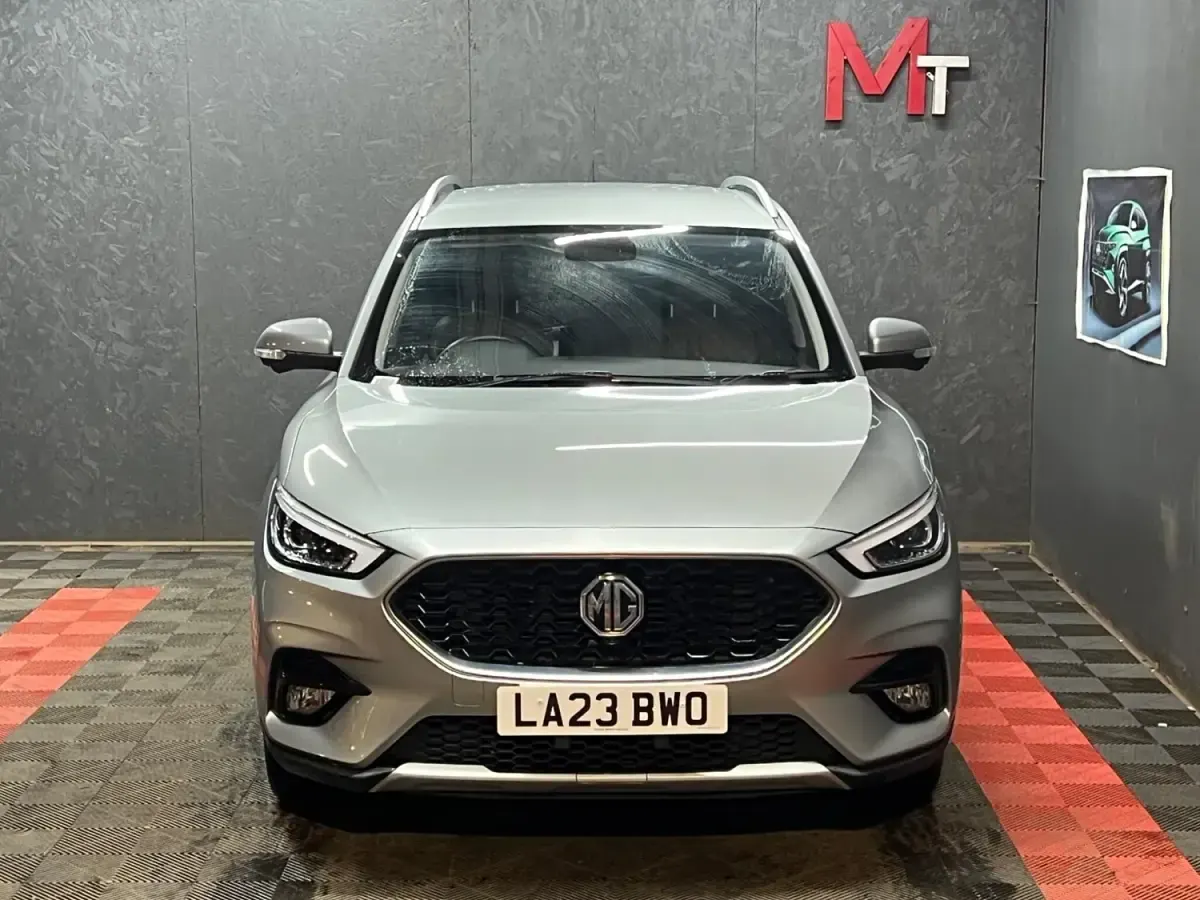 Usado MG ZS Exclusive 106 CV (77 kW) 2023 Plateado SUV
