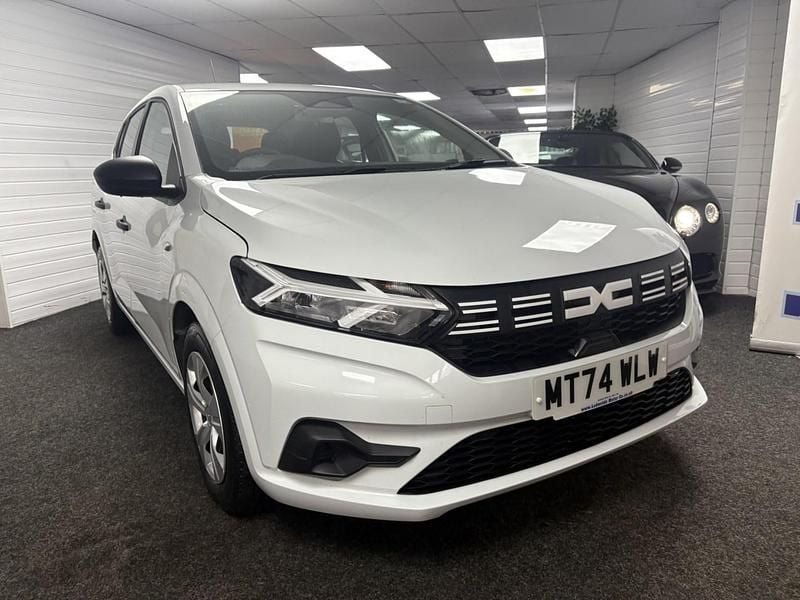 Used Dacia Sandero Essentiel 91 HP (66 kW) 2024 White Hatchback