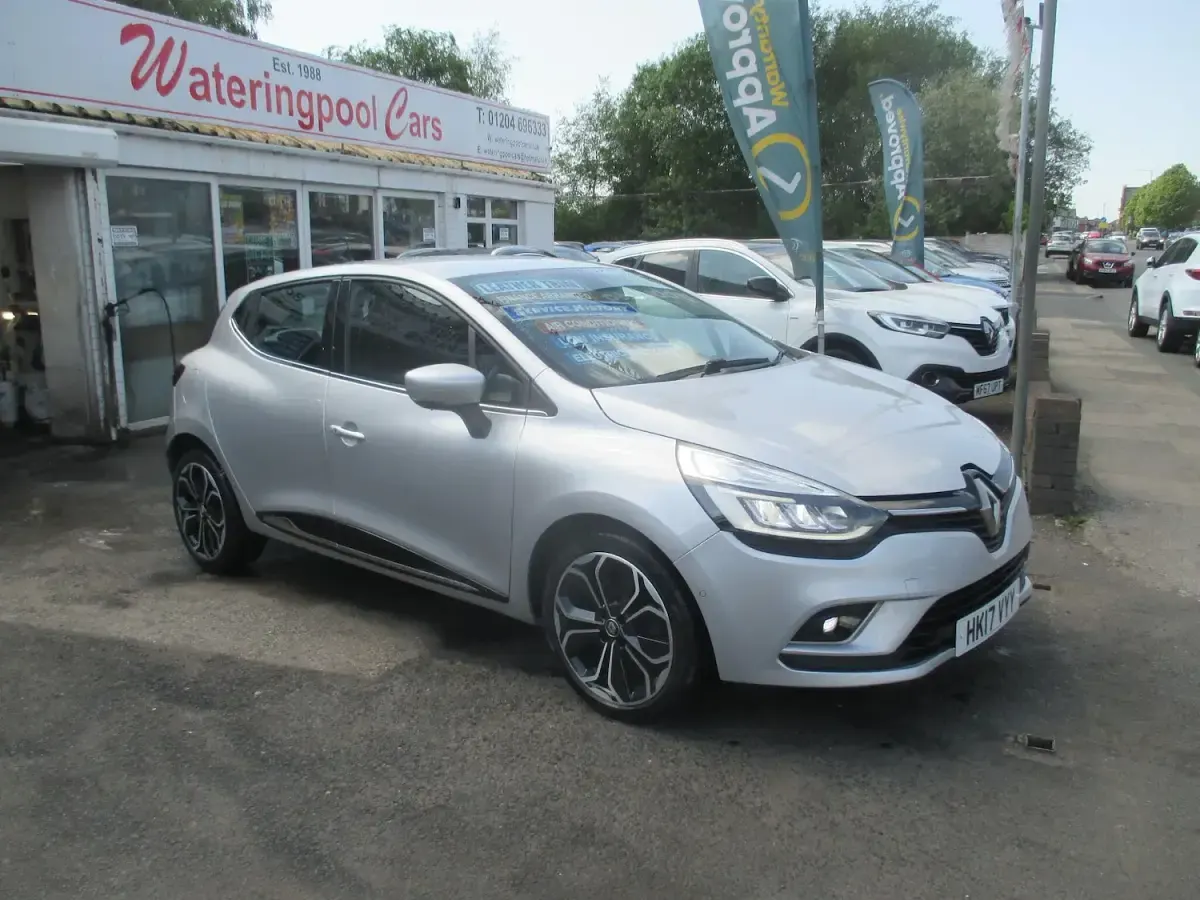 Used Renault Clio Signature 2017 Silver Hatchback