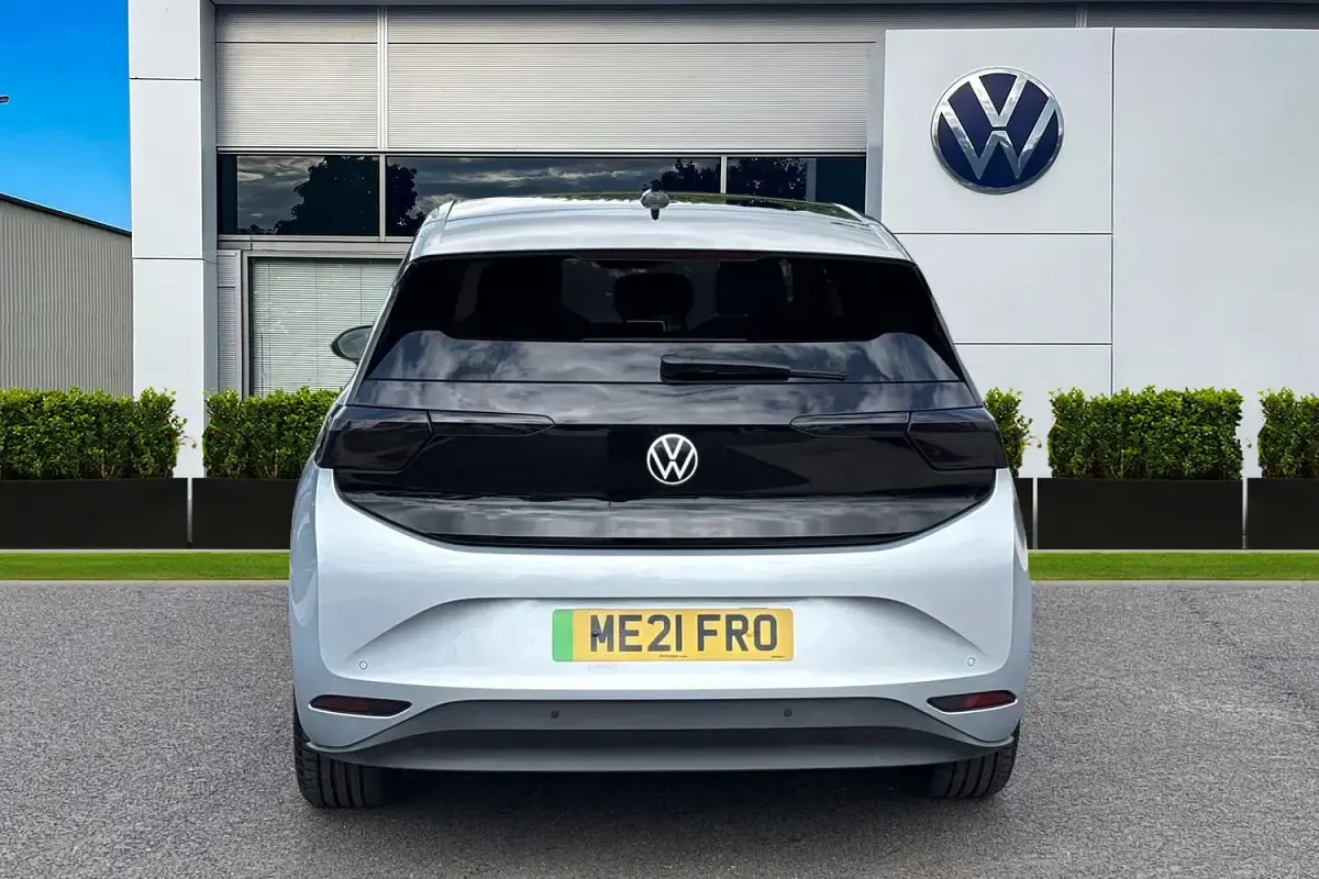 Used VW ID.3 Pro Performance 150 kW (204 HP) 2021 White Hatchback