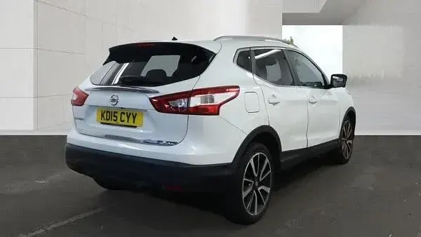 Used Nissan Qashqai Tekna 115 HP (84 kW) 2015 White SUV