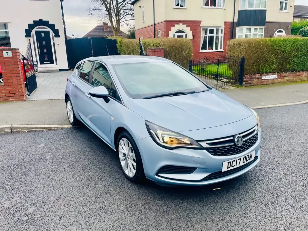 Second-hand Vauxhall Astra 2017 Argintiu Hatchback