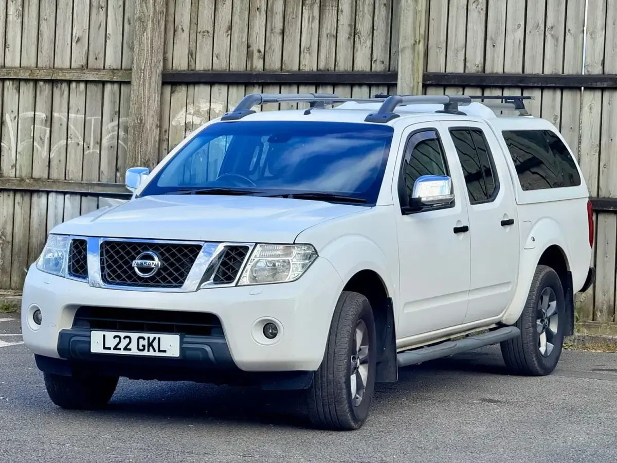 Second-hand Nissan Navara Tekna 2014 Alb Pickup