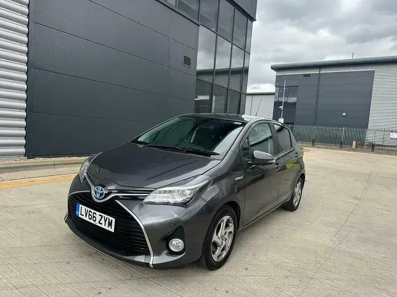 Used Toyota Yaris 80 HP (58 kW) 2016 Grey Hatchback