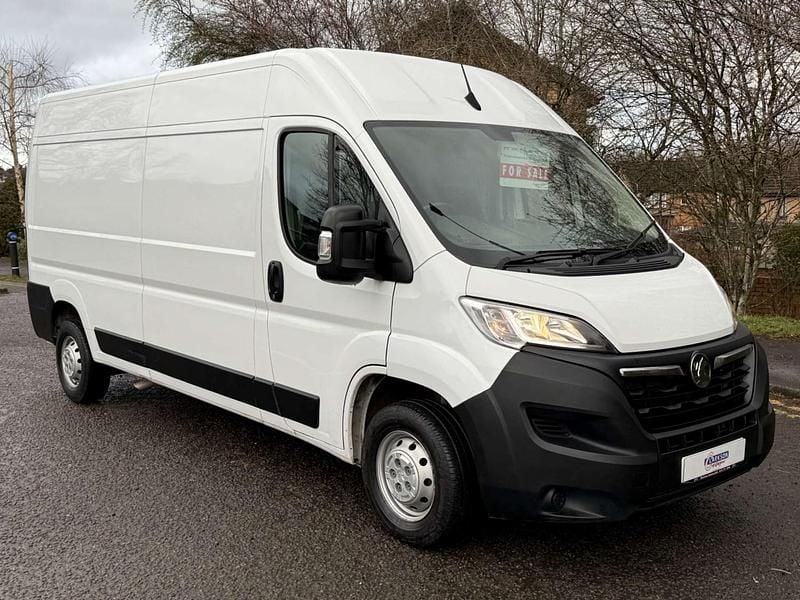 Used Vauxhall Movano 140 HP (102 kW) 2024 White