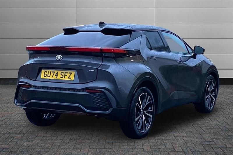 Used Toyota C-HR 140 HP (102 kW) 2024 Decuma grey SUV