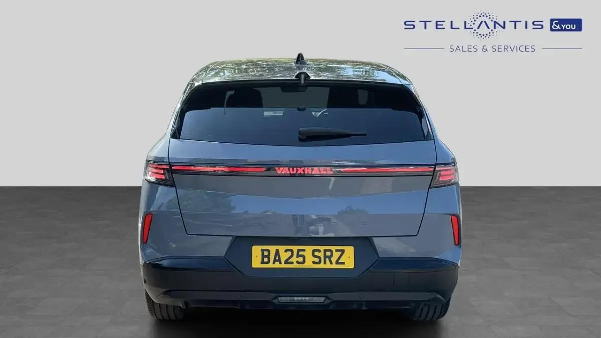Used Vauxhall Grandland X GSe 143 HP (105 kW) 2025 Grey SUV