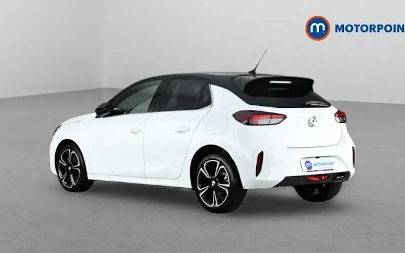 Begagnad Vauxhall Corsa Ultimate 131 HK (96 kW) 2023 Vit Halvkombi