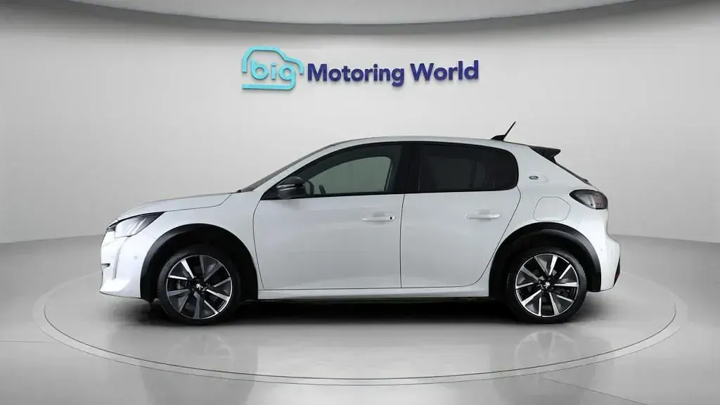 Used Peugeot e-208 Premium 100 kW (136 HP) 2022 White Hatchback