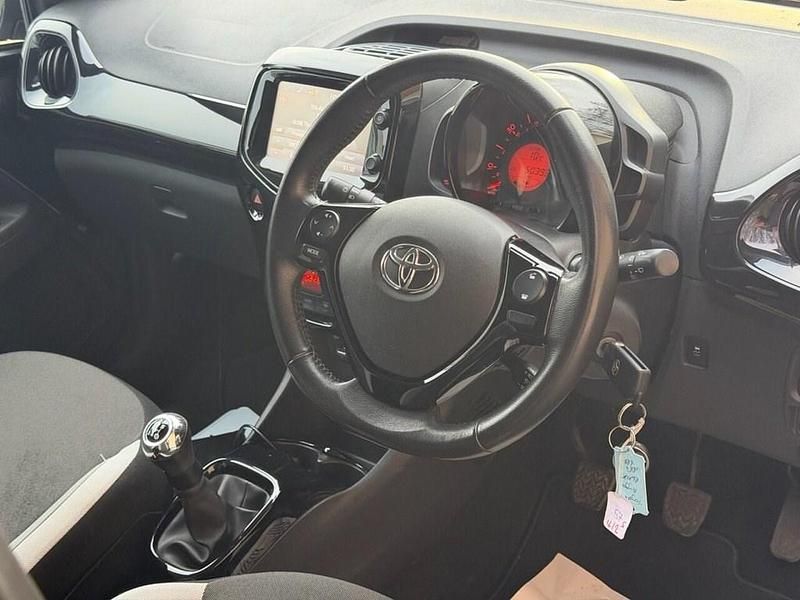 Used Toyota Aygo x-press 68 HP (50 kW) 2017 Black Hatchback