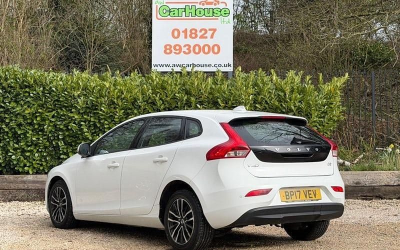 Used Volvo V40 Momentum 120 HP (88 kW) 2019 Hatchback