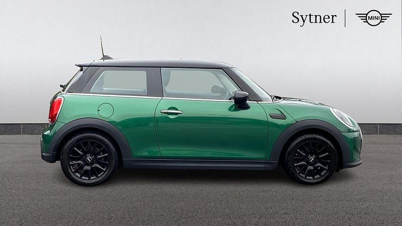 Used Mini Cooper Classic 134 HP (98 kW) 2022 Green Hatchback