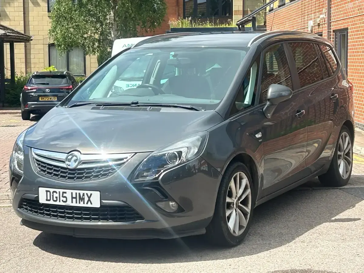 Used Vauxhall Zafira SRi 140 HP (102 kW) 2015 Grey MPV