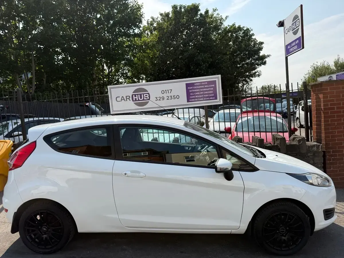 Used Ford Fiesta Style 82 HP (60 kW) 2013 White Hatchback