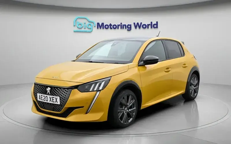 Used Peugeot 208 GT-line 131 HP (96 kW) 2020 Yellow Hatchback