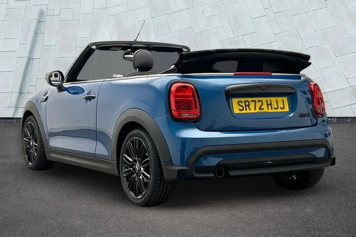 Used Mini Cooper Exclusive 134 HP (98 kW) 2022 Blue Hatchback