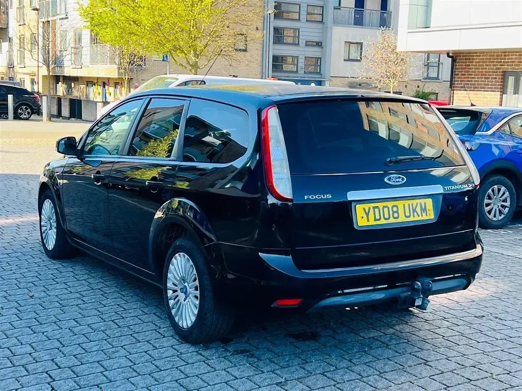 Begagnad Ford Focus Titanium 145 HK (106 kW) 2008 Svart Kombi