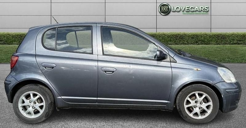 Used Toyota Yaris 85 HP (62 kW) 2005 Blue Hatchback