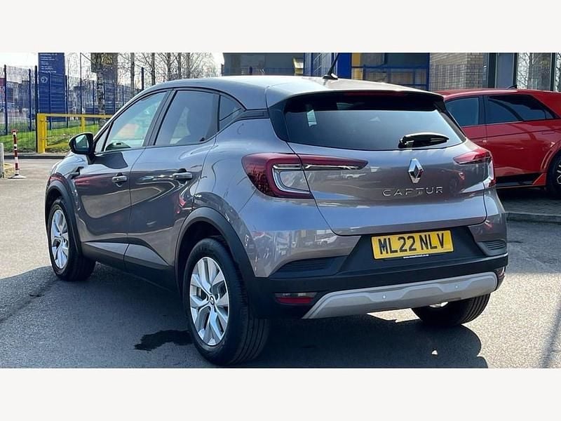 Used Renault Captur Iconic 91 HP (66 kW) 2022 Metallic  oyster grey  SUV