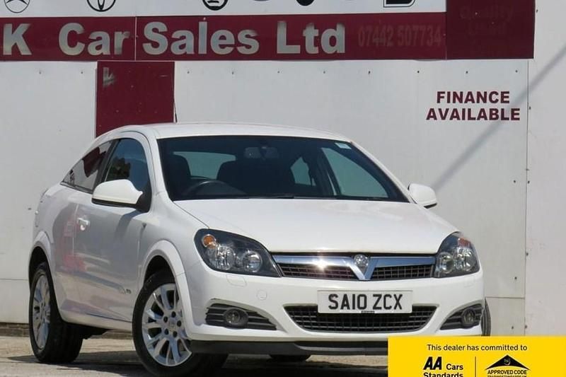 White Used 2010 Vauxhall Astra SRi Hatchback | £1,995 (Good price) - Image 1/1