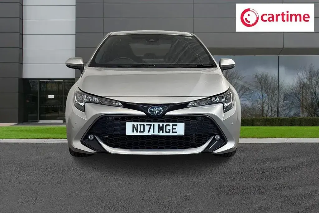 Used Toyota Corolla 122 HP (89 kW) 2021 Silver Hatchback