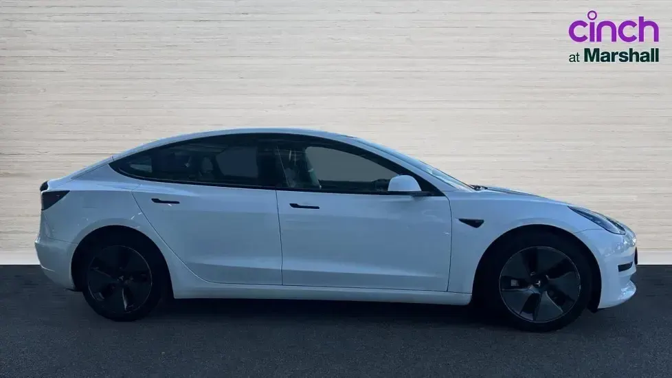 Used Tesla Model 3 Standard Range 180 kW (245 HP) 2022 White Sedan