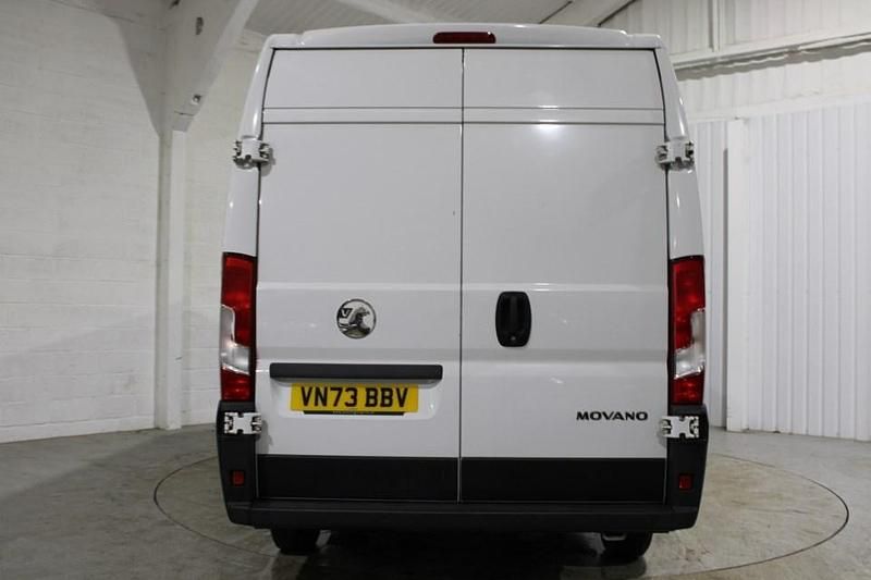Used Vauxhall Movano 140 HP (102 kW) 2023 White MPV