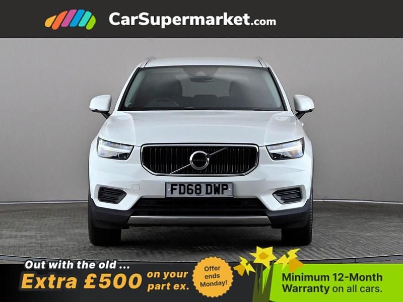 Used Volvo XC40 Momentum 150 HP (110 kW) 2018 White SUV