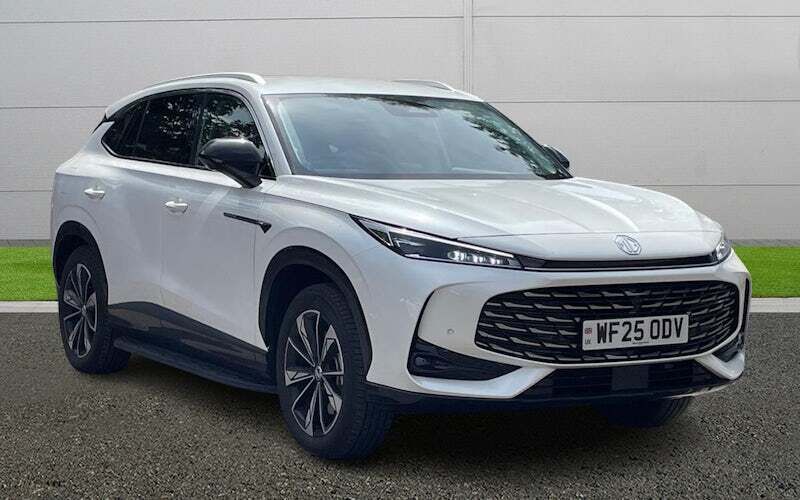 Used 2024 MG HS Trophy SUV | £27,999 - Image 1/4