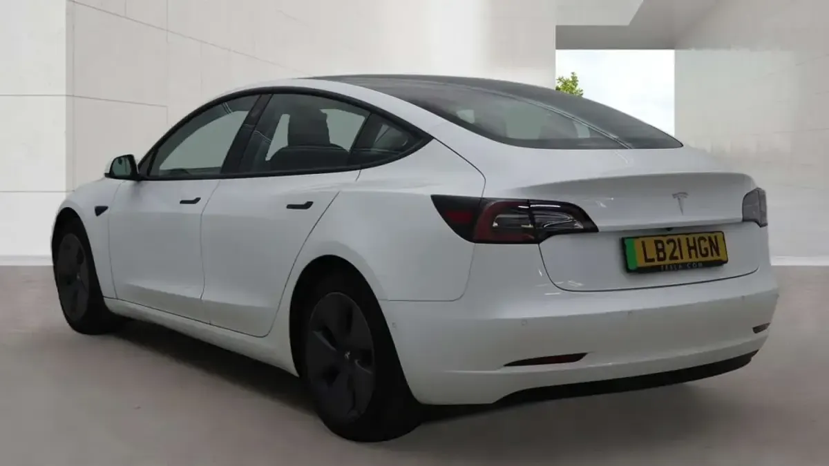 Used Tesla Model 3 Standard Range 208 kW (283 HP) 2021 White Sedan