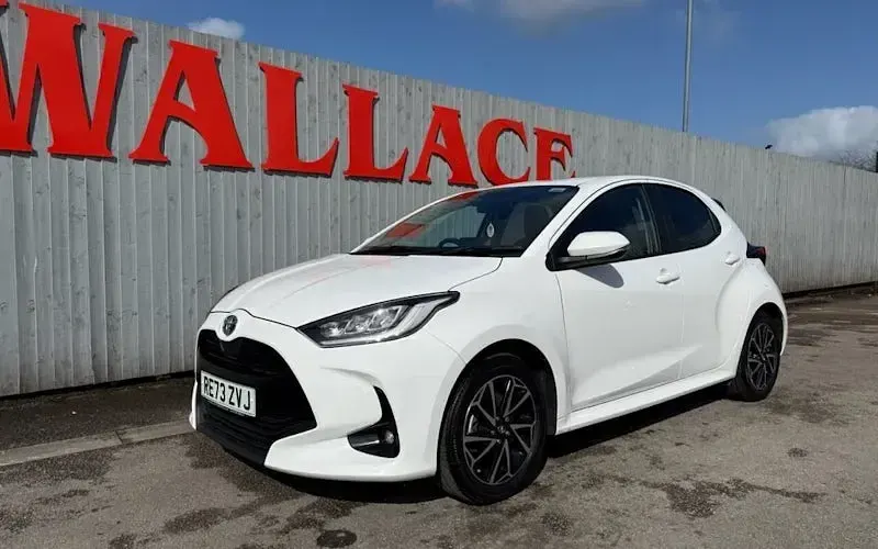 Used Toyota Yaris Design 116 HP (85 kW) 2023 White Hatchback