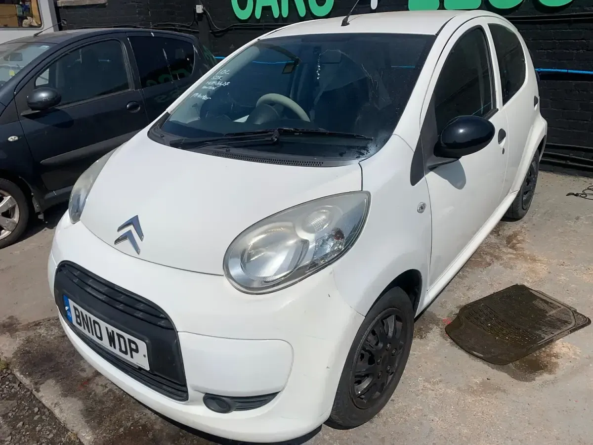 Used Citroën C1 68 HP (50 kW) 2010 White Hatchback