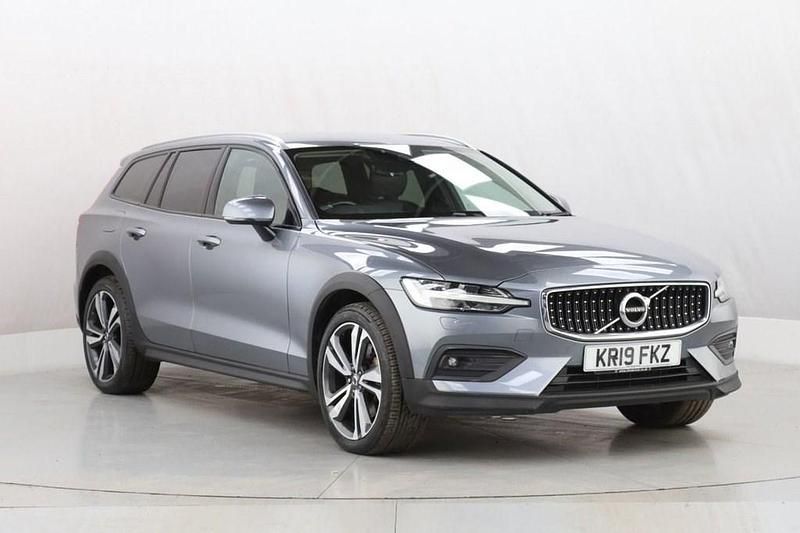 Usado Volvo V60 CC Plus 190 HP (139 kW) 2019 Cinzento Carrinha