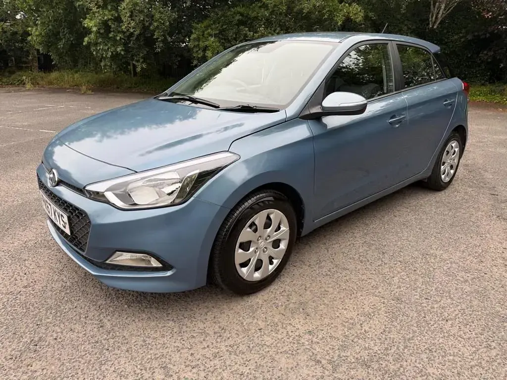 Used Hyundai i20 84 HP (61 kW) 2017 Blue Hatchback