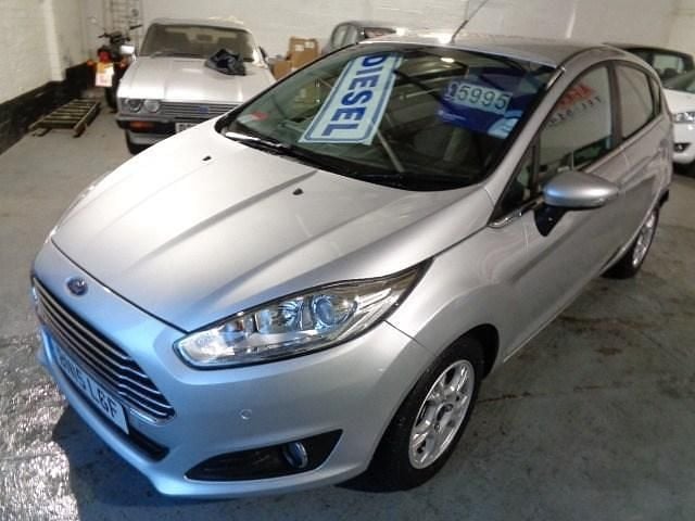 Used Ford Fiesta Titanium 95 HP (69 kW) 2015 Silver Hatchback