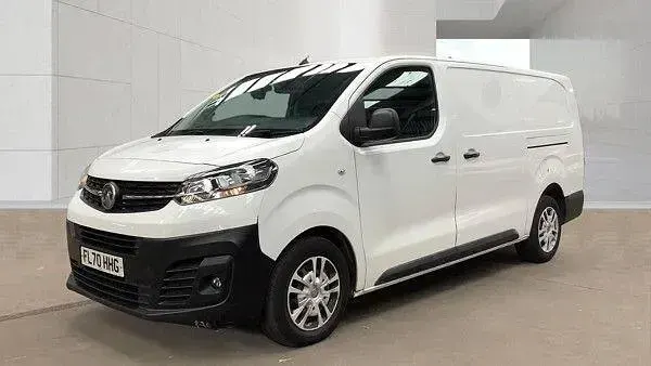 Used Vauxhall Vivaro S 150 HP (110 kW) 2020 White MPV