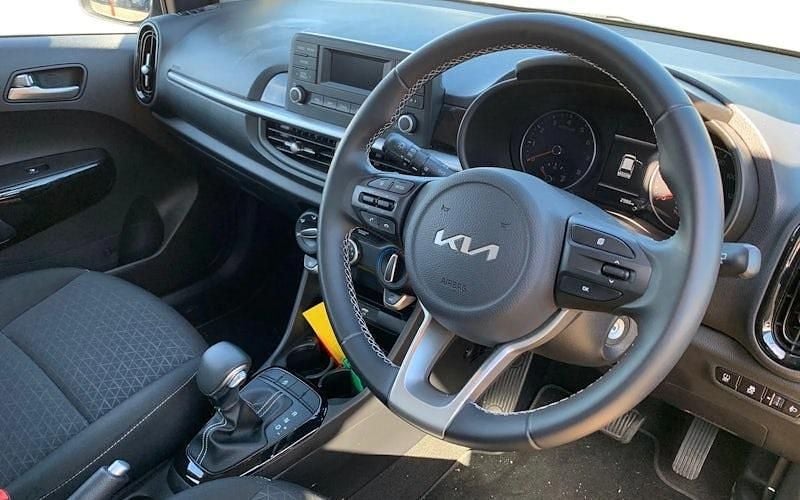 Used Kia Picanto Advance 67 HP (49 kW) 2023 Yellow Hatchback