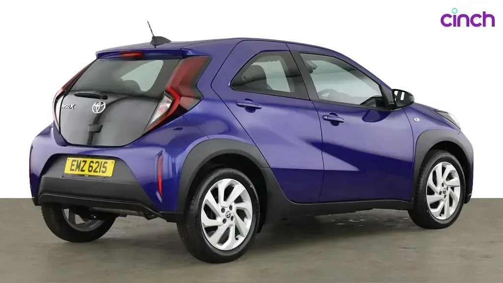 Used Toyota Aygo X X-pure 72 HP (52 kW) 2024 Blue SUV
