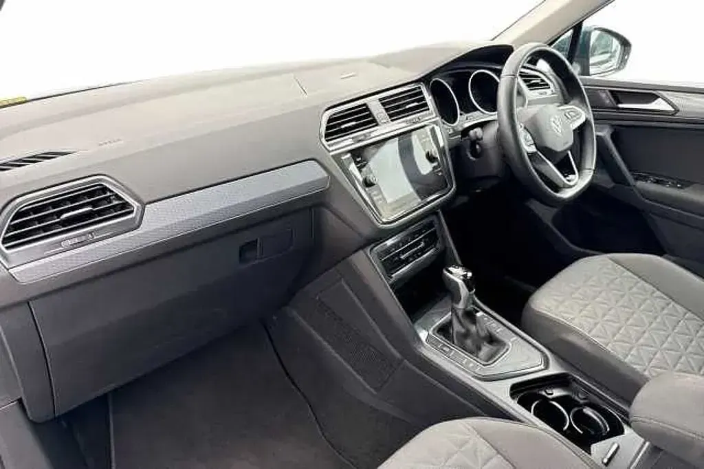 Used VW Tiguan Life 150 HP (110 kW) 2023 Blue SUV
