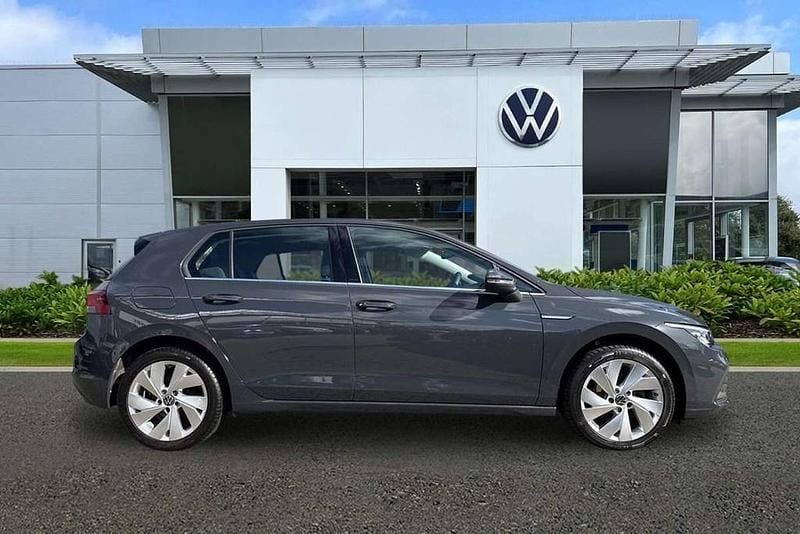 Begagnad VW Golf VIII Style 130 HK (95 kW) 2024 Grå Halvkombi
