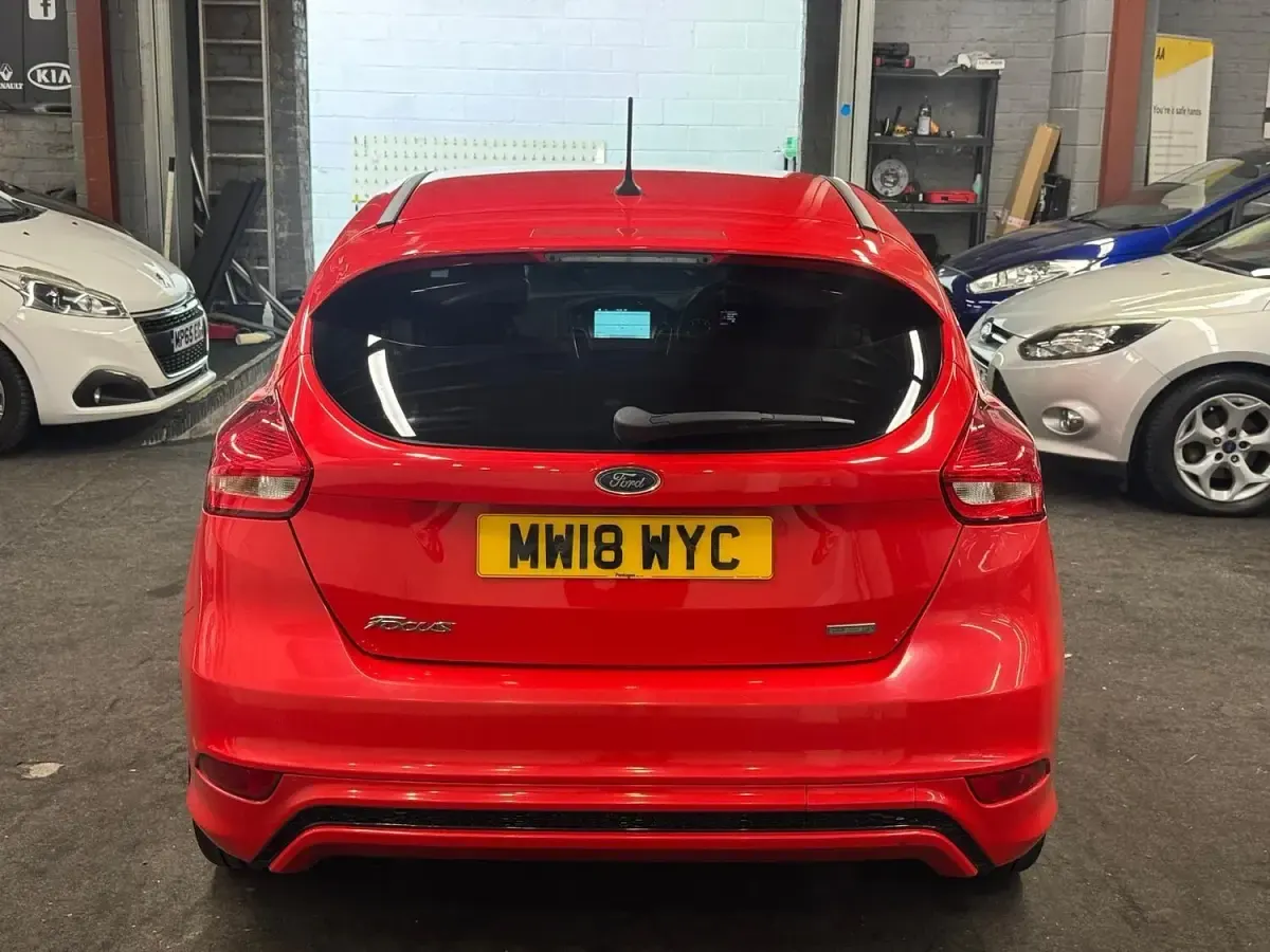 Used Ford Focus ST-Line 140 HP (102 kW) 2018 Red Hatchback