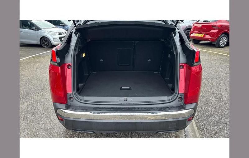 Used Peugeot 3008 Allure+ 128 HP (94 kW) 2022 Red SUV