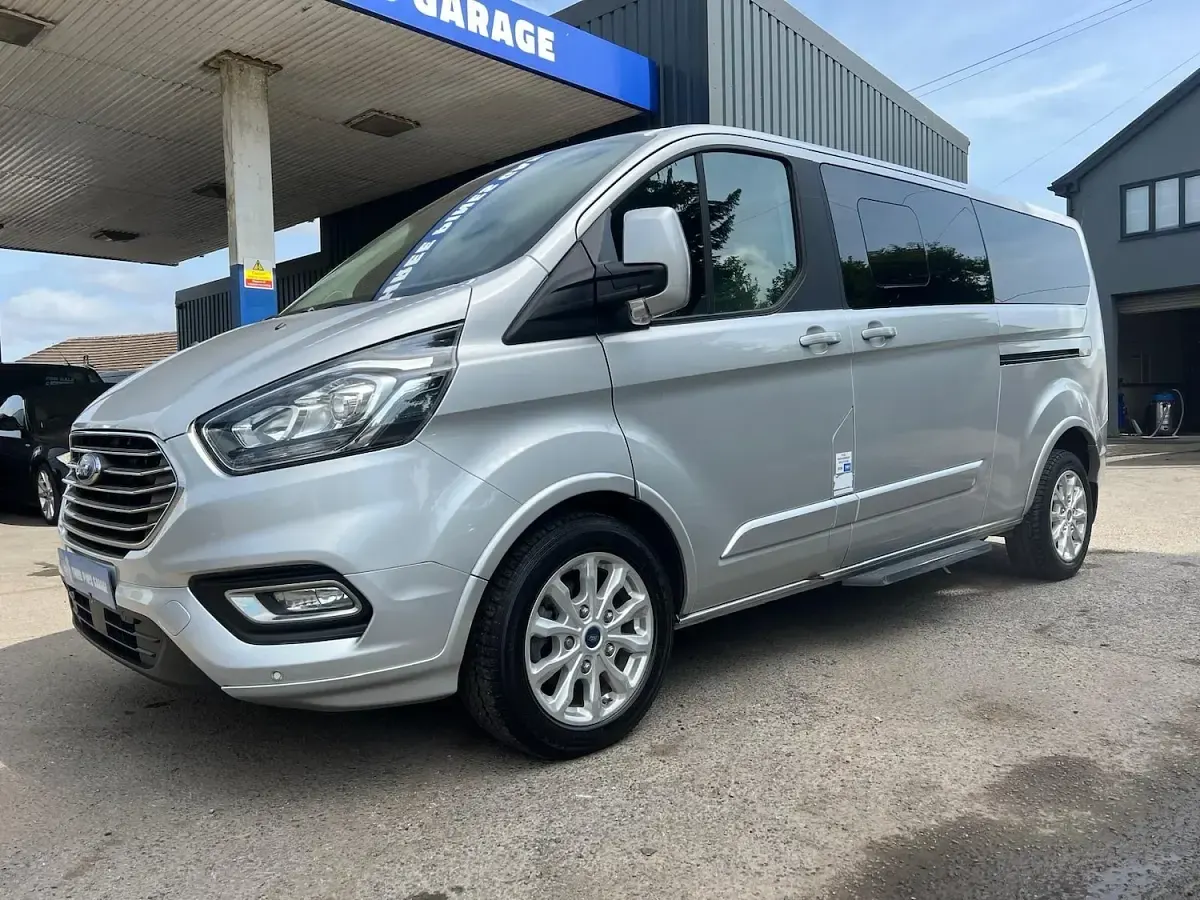 Used Ford Tourneo Titanium 130 HP (95 kW) 2022 Silver MPV