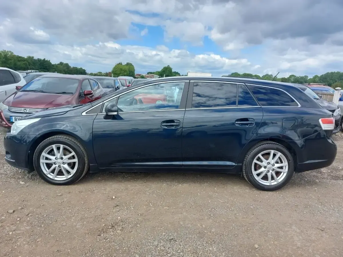 Gebraucht Toyota Avensis 126 PS (92 kW) 2011 Grau Kombi
