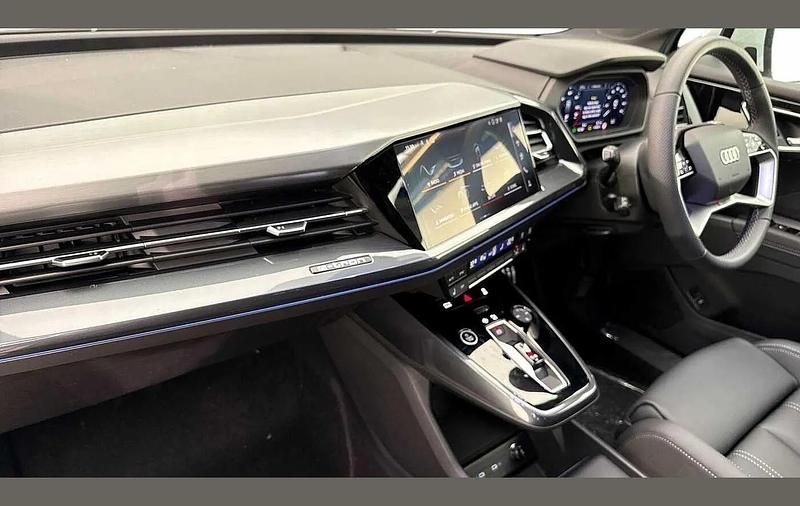 New Audi Q4 e-tron S-Line 147 kW (200 HP) 2026 White SUV