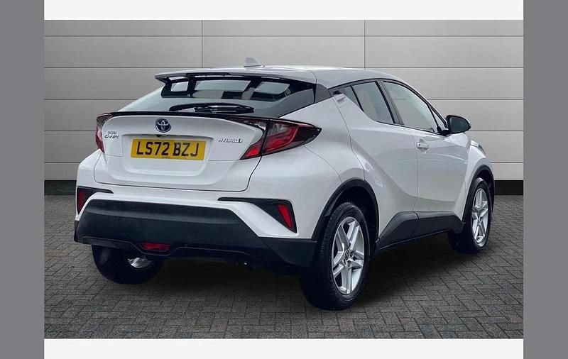 Used Toyota C-HR 122 HP (89 kW) 2022 Pure white SUV