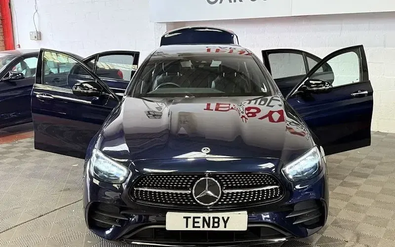 Used Mercedes E200 AMG line 200 HP (147 kW) 2022 Blue Sedan