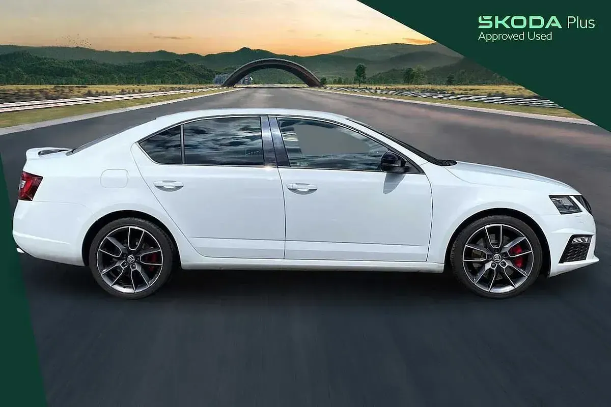 Used Skoda Octavia 180 HP (132 kW) 2018 Moon white metallic Hatchback