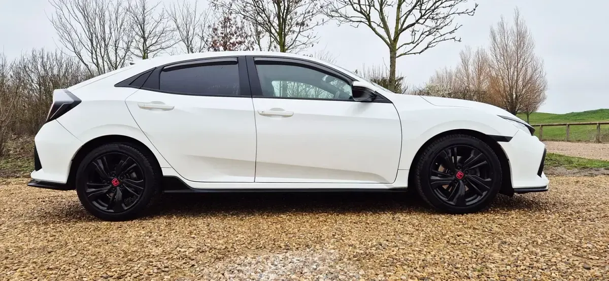 Begagnad Honda Civic Sport 182 HK (133 kW) 2017 Vit Halvkombi