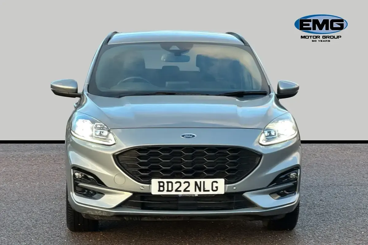 Käytetty Ford Kuga ST-Line 120 HP (88 kW) 2022 Hopea Katumaasturi